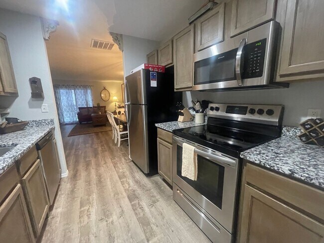 Building Photo - Recently Renovated Furnished 3 Bedroom 2 Bath Condo/ Apartment for Rent in Branson, MO