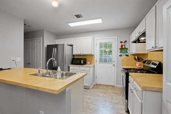 Foto del edificio - 12867 Hazelwood Dr