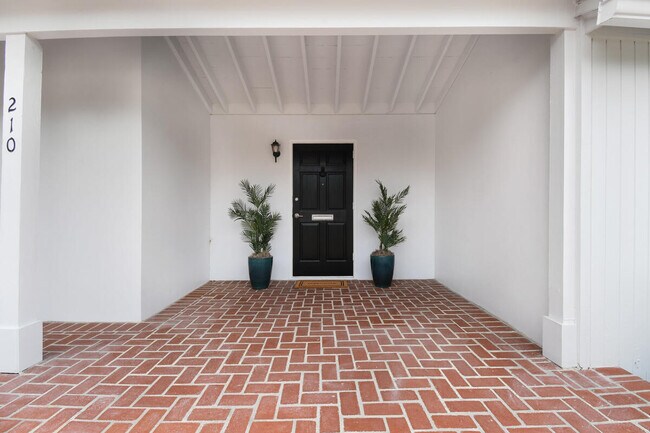 Foto del edificio - 210 Miramar Way