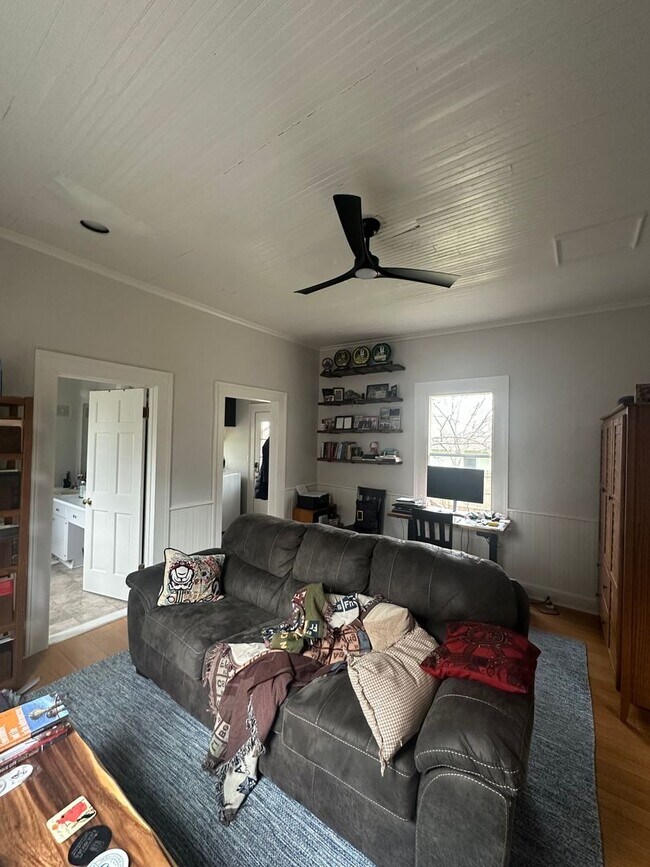 Building Photo - Shotgun Home in the Boulevard Neighborhood - Move in date June 1st, 2026