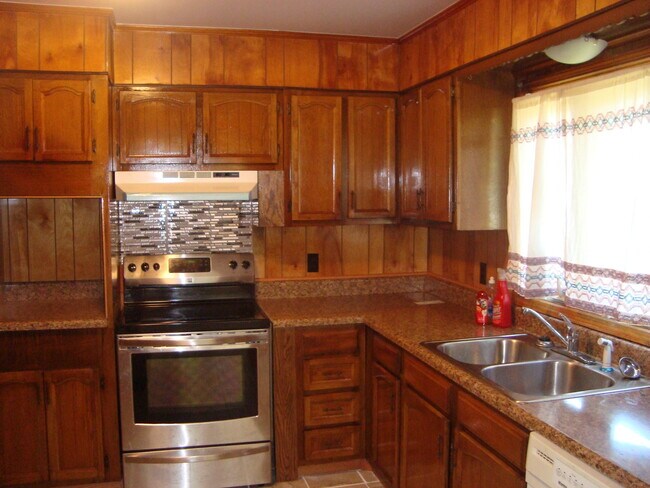Building Photo - 1620 Brookridge Drive