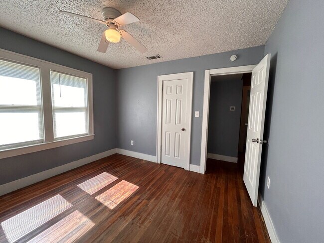 Foto del edificio - 3 bedroom 2 bathrooms