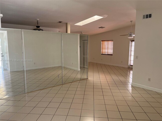 Building Photo - 9256 SW 149th Pl