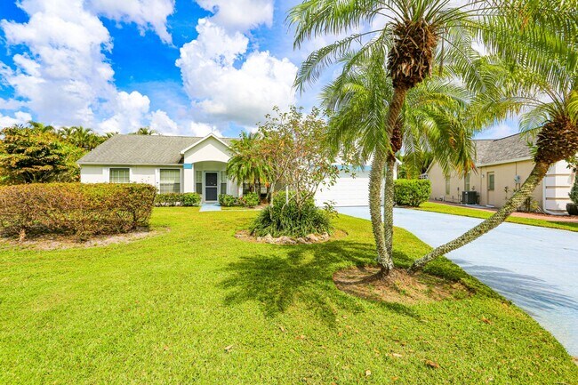 Building Photo - ***POOL HOME***GREAT LOCATION***QUIET FAMI...