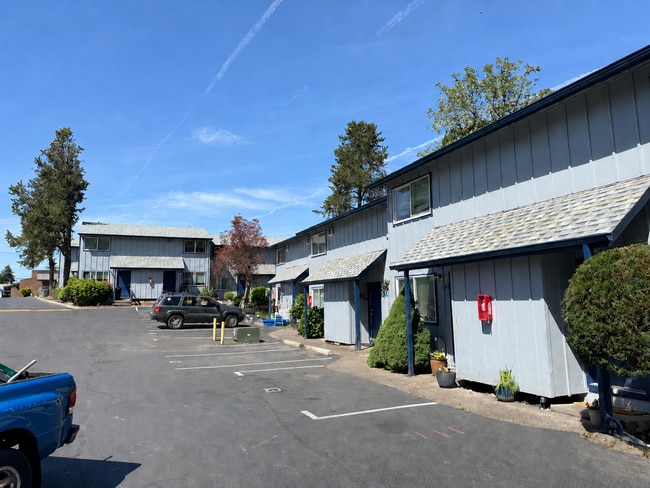 Building Photo - Park Townhomes