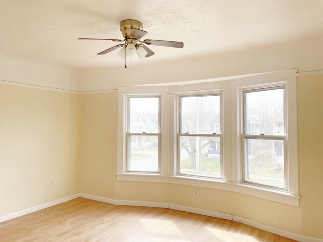 Foto del edificio - 4309 E 128th St