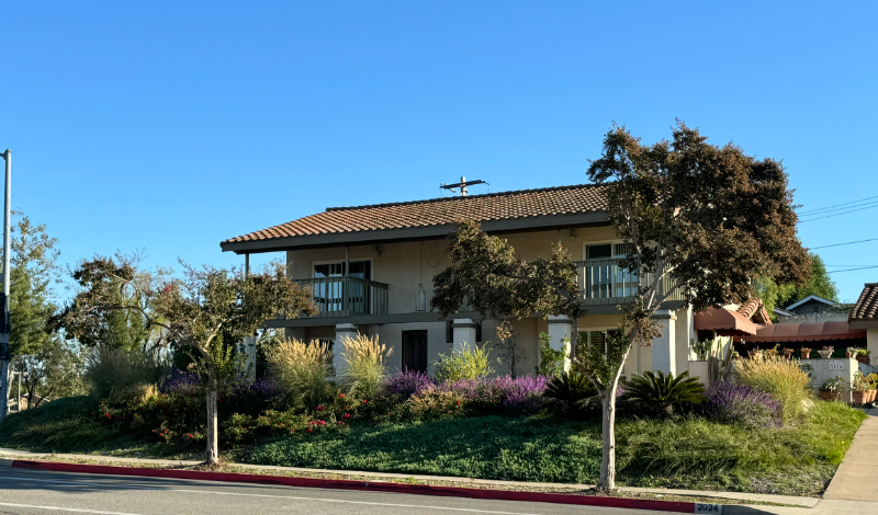 Primary Photo - 2024 Rolling Hills Dr
