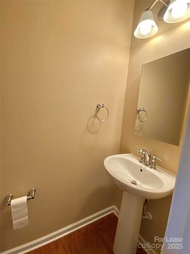 Foto del edificio - 2601 Silverthorn Dr