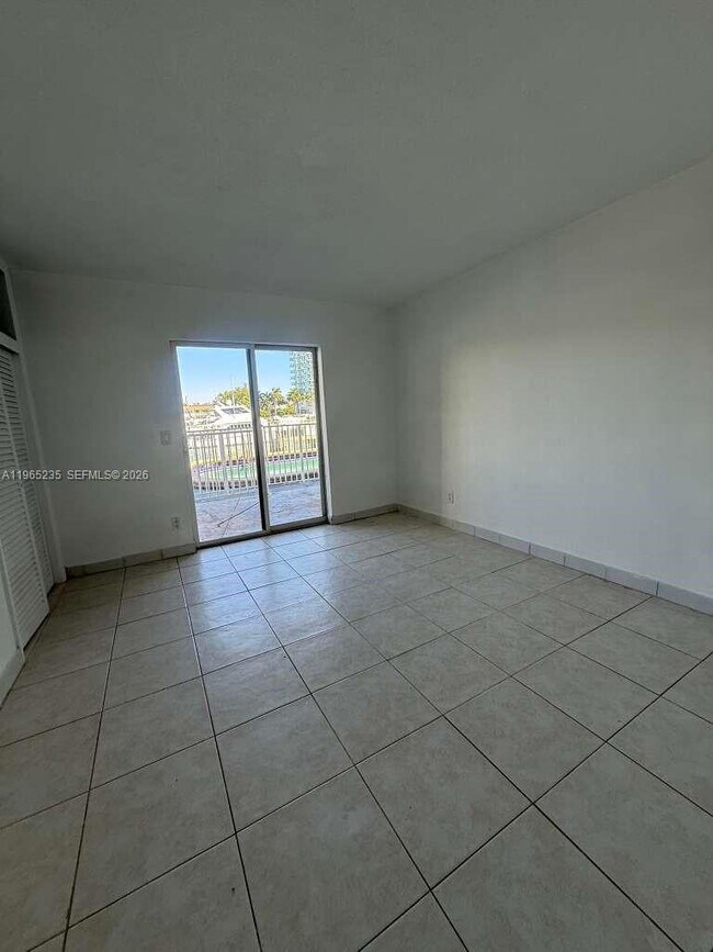 Foto del edificio - 7917 West Dr