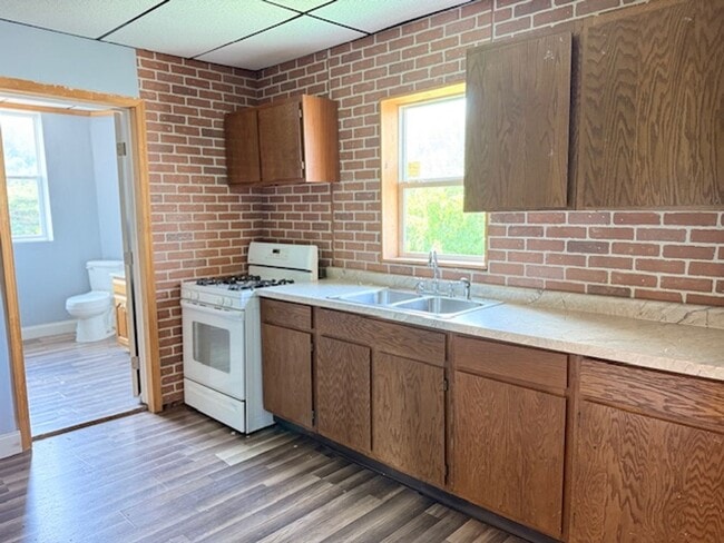 Building Photo - 703 Kenova