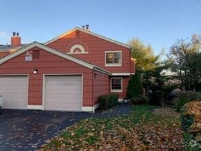Building Photo - 94 Branchwood Ln