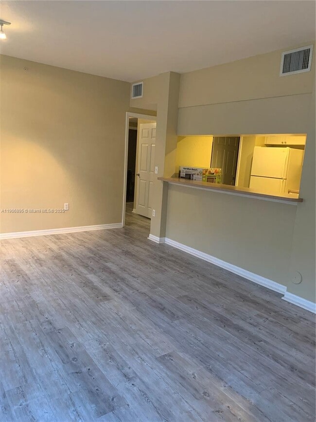 Foto del edificio - 6572 W Sample Rd