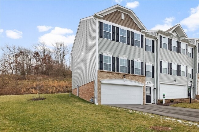 Building Photo - 2858 Canterbury Dr