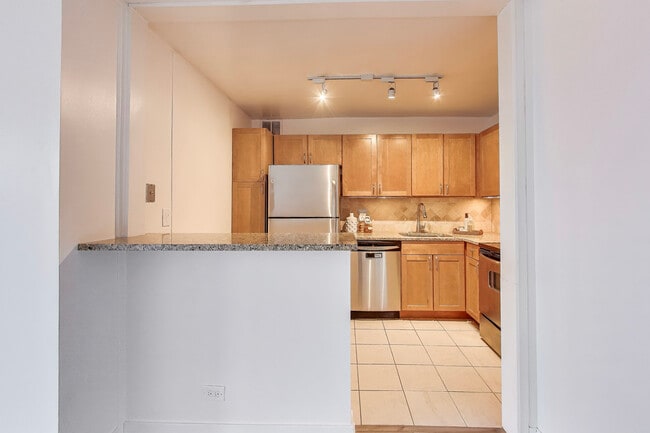 Foto del edificio - 1041 W Irving Park Rd