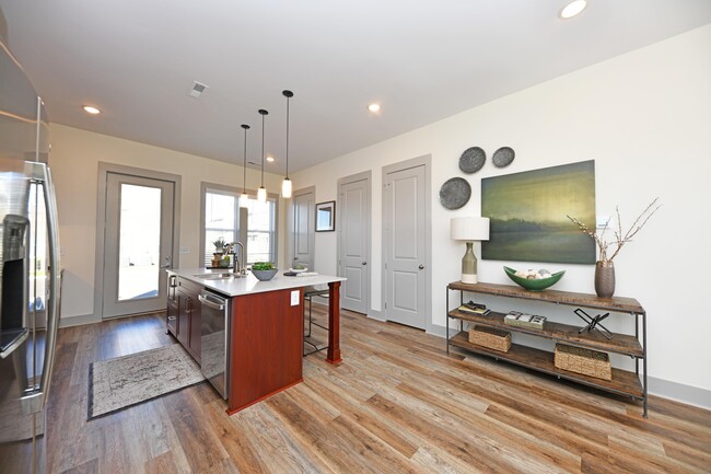 Kitchen + Breakfast Bar - Fitzroy at Lebanon Townhomes