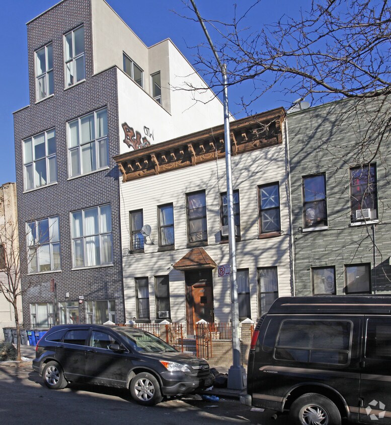 Foto principal - 161 Irving Ave
