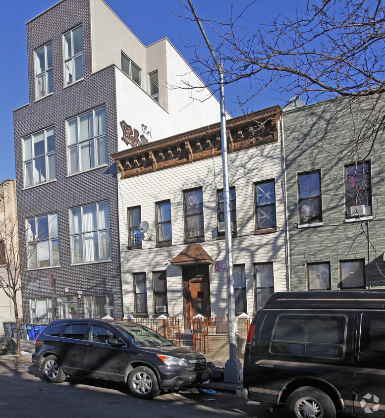 Primary Photo - 161 Irving Ave