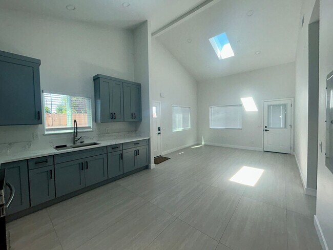 Building Photo - Beautiful Newly Built 2bed/2bath ADU