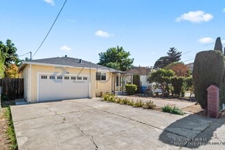 Building Photo - 128 Azalia Dr