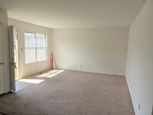 Building Photo - Spacious 2 bed 2 bath duplex in Franklin Indiana!
