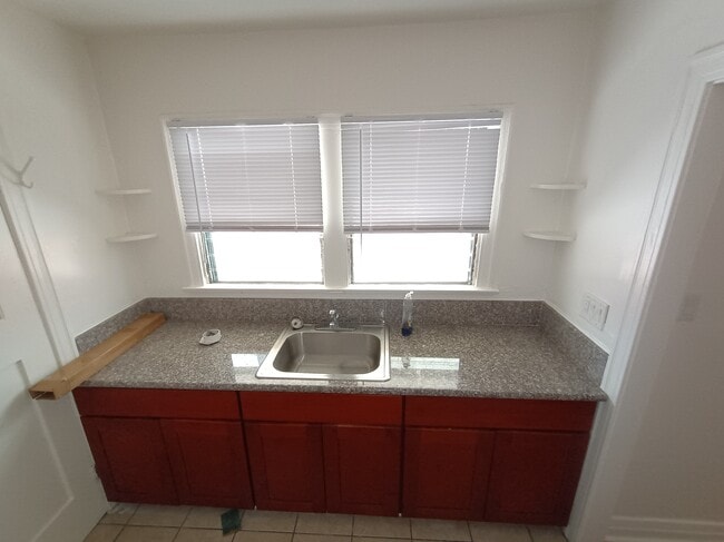 Foto del edificio - 2414 Birch St
