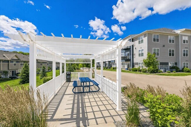 Foto del edificio - Crossroads at Elm Creek