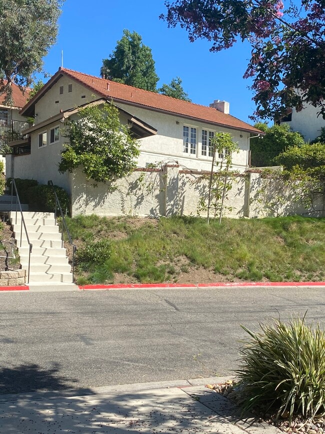 Foto del edificio - 355 Windy Ln