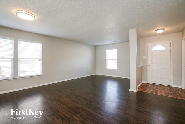 Building Photo - 10077 Pine Grove Way