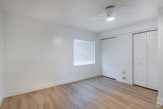 1BD, 1BA - 589SF - Bedroom - Westshore Marina Flats