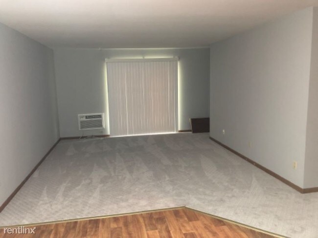 Building Photo - 3 br, 1 bath Condo - 1128 Morraine View Dr