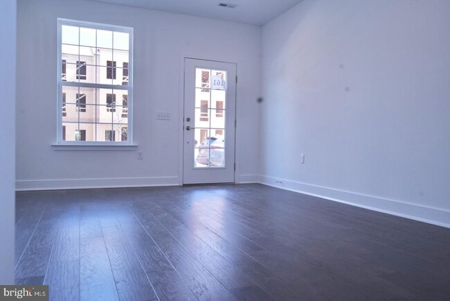 Foto del edificio - 116 Stoutsburg Blvd