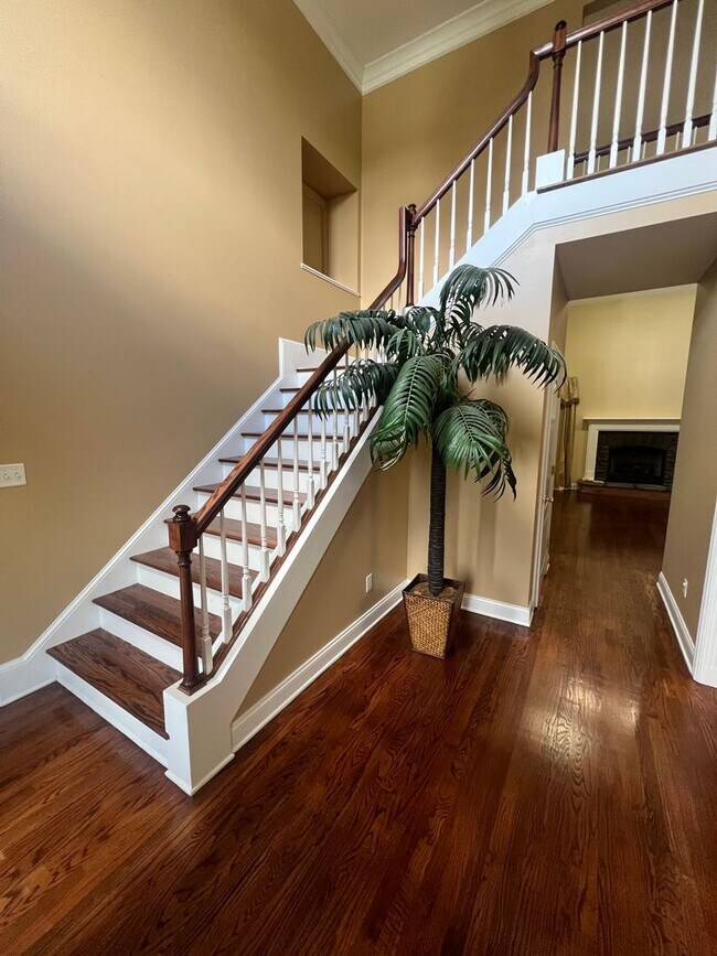 Building Photo - 4 Bedroom, 3 Bath House *Inground Pool*