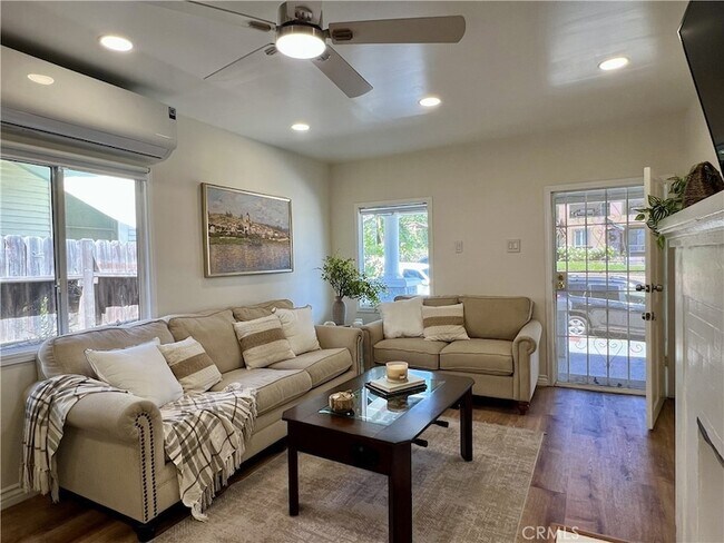 Foto del edificio - 1157 W 2nd St