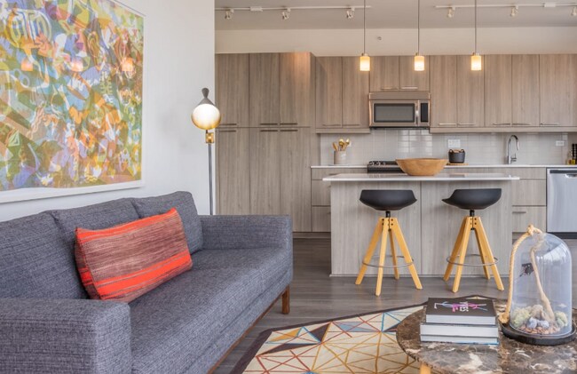 Building Photo - 700 W Couch Pl