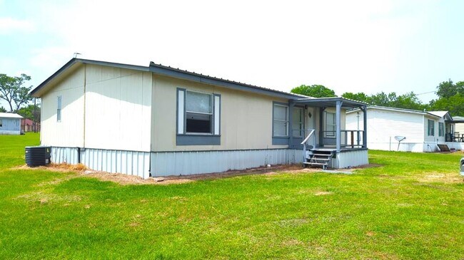 Building Photo - 115 Ava Ln