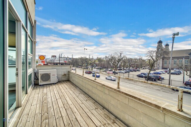 Foto del edificio - 1412 W Division St