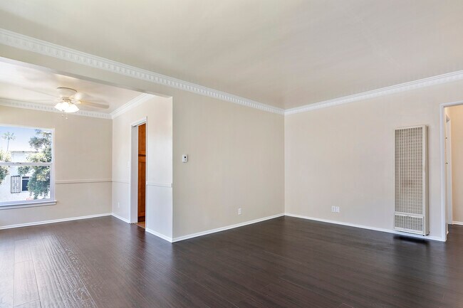Foto del edificio - 1369 S Burnside Ave