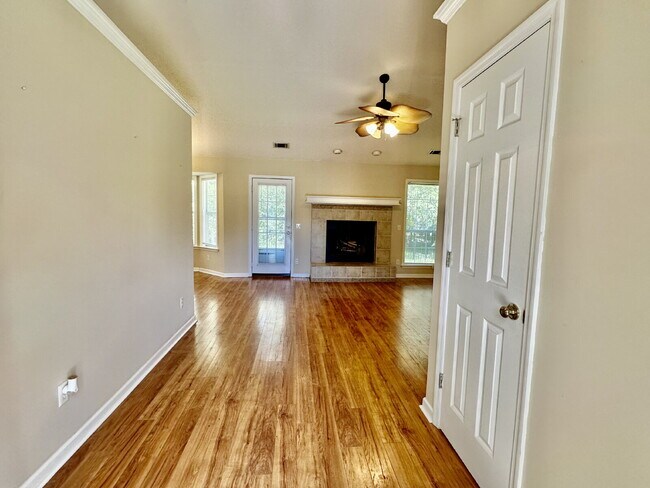 Foto del edificio - Rivers End Three Bedroom Home with a Fence...