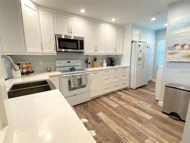 Foto del edificio - 7041 W Country Club Dr N