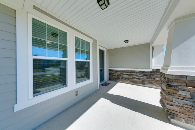 Building Photo - 94 Lombard Way