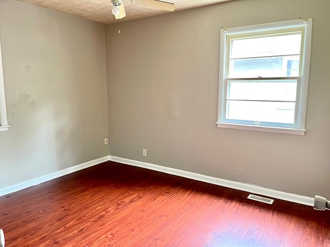 Building Photo - 2084 Saint Teresa Dr