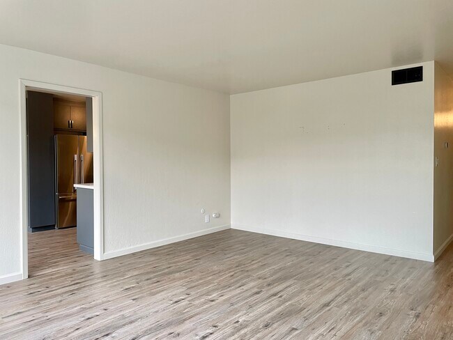 Building Photo - 226 2nd Ave