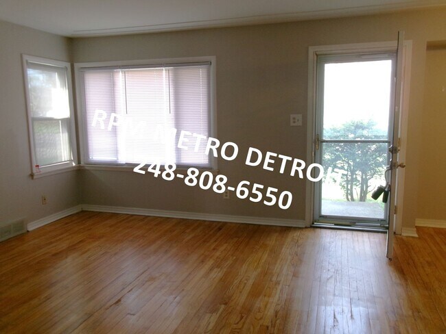Building Photo - Move in Ready 5 Bedroom Bungalow in Redford