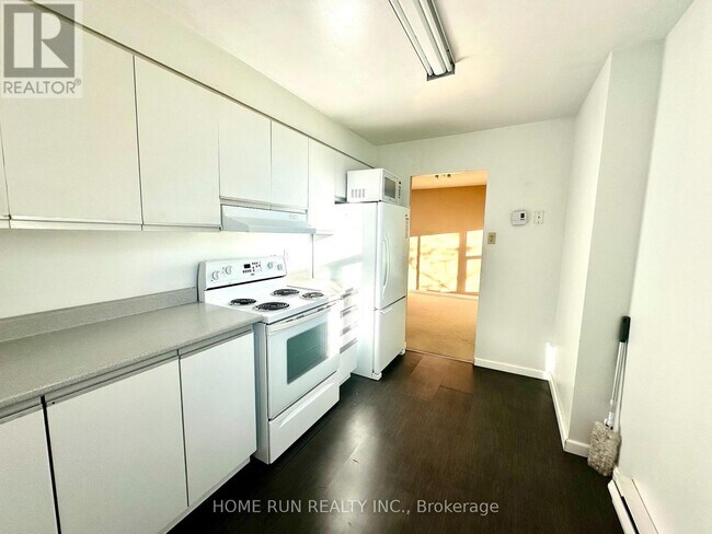 Building Photo - 2760 Carousel Crescent
