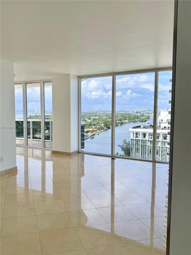 Foto del edificio - 4775 Collins Ave