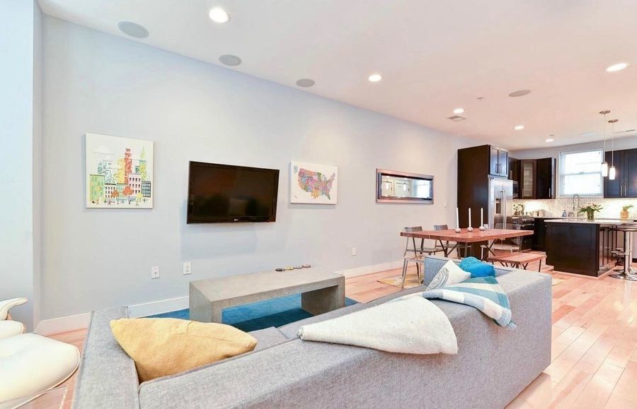 Primary Photo - Gorgeous Shaw 2 Bedroom Gem! Parking Avail...