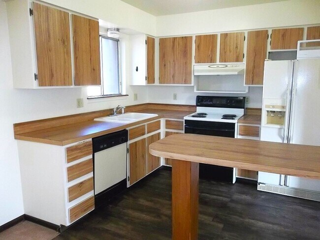 Building Photo - Charming Home Near the Foothills