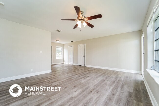 Building Photo - 2664 SW 6th Ct