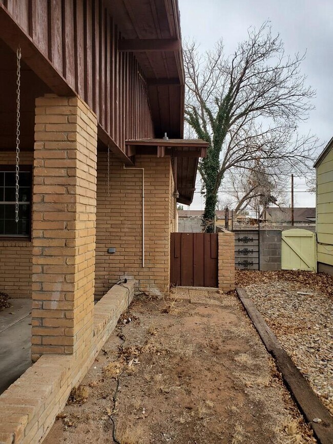 Building Photo - 201 Santa Rita Dr