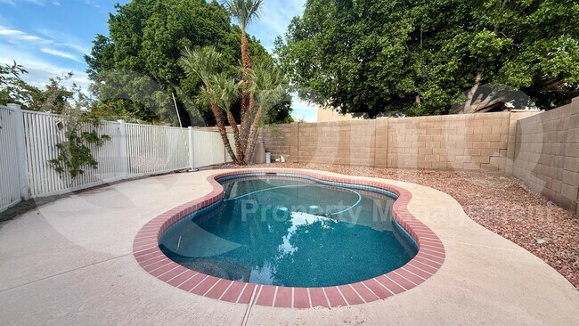 Foto del edificio - 173 N Pineview Dr